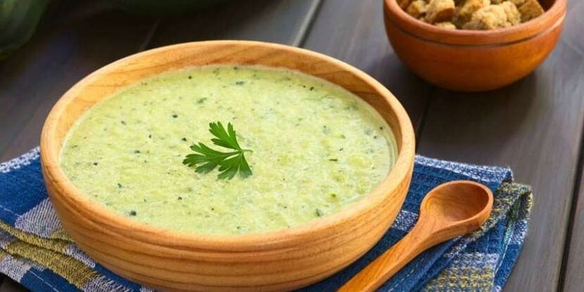 Cabbage and zucchini puree soup is a stomach-friendly dish on the hypoallergenic diet menu